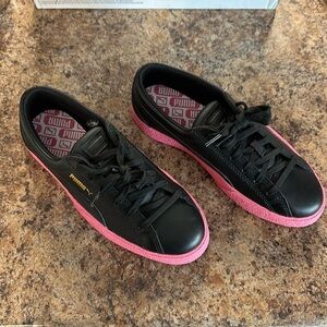 Puma Black Sneakers w Pink Soles - Size 8